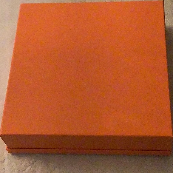 Authentic New  Hermes Gift Box 7,5x7,5x2 - Picture 4 of 5